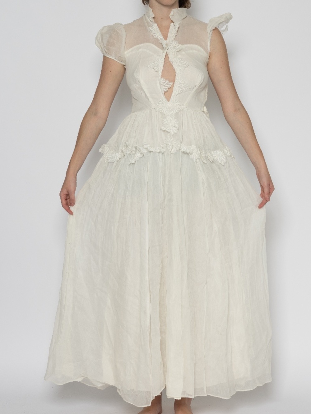 Vintage 1950s white gown lace trim mesh top antique
